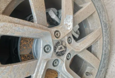 車輪轂里面圓盤生銹怎么辦？